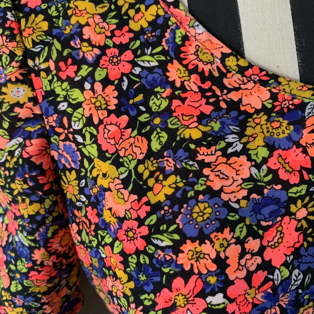 Fun & Flirt crop top - Picture 3 of 5